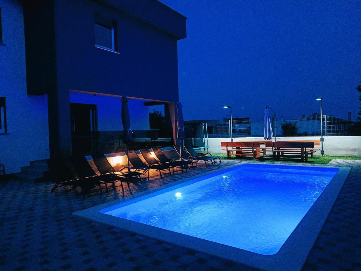 Villa Nikolina - Luxury Villa With 5 Bedrooms And Swimming Pool Vodnjan Exterior photo