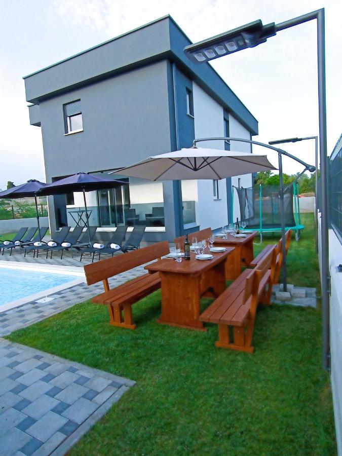 Villa Nikolina - Luxury Villa With 5 Bedrooms And Swimming Pool Vodnjan Exterior photo