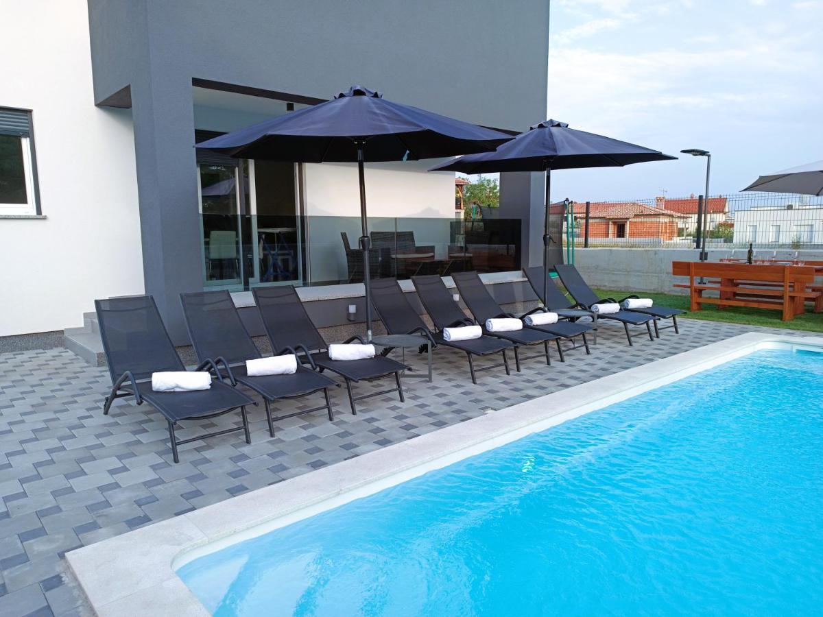 Villa Nikolina - Luxury Villa With 5 Bedrooms And Swimming Pool Vodnjan Exterior photo