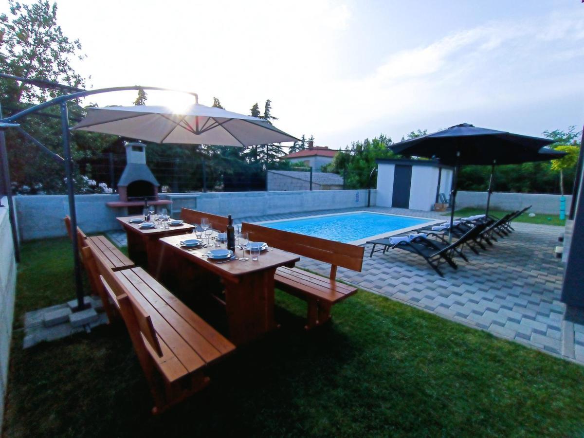 Villa Nikolina - Luxury Villa With 5 Bedrooms And Swimming Pool Vodnjan Exterior photo